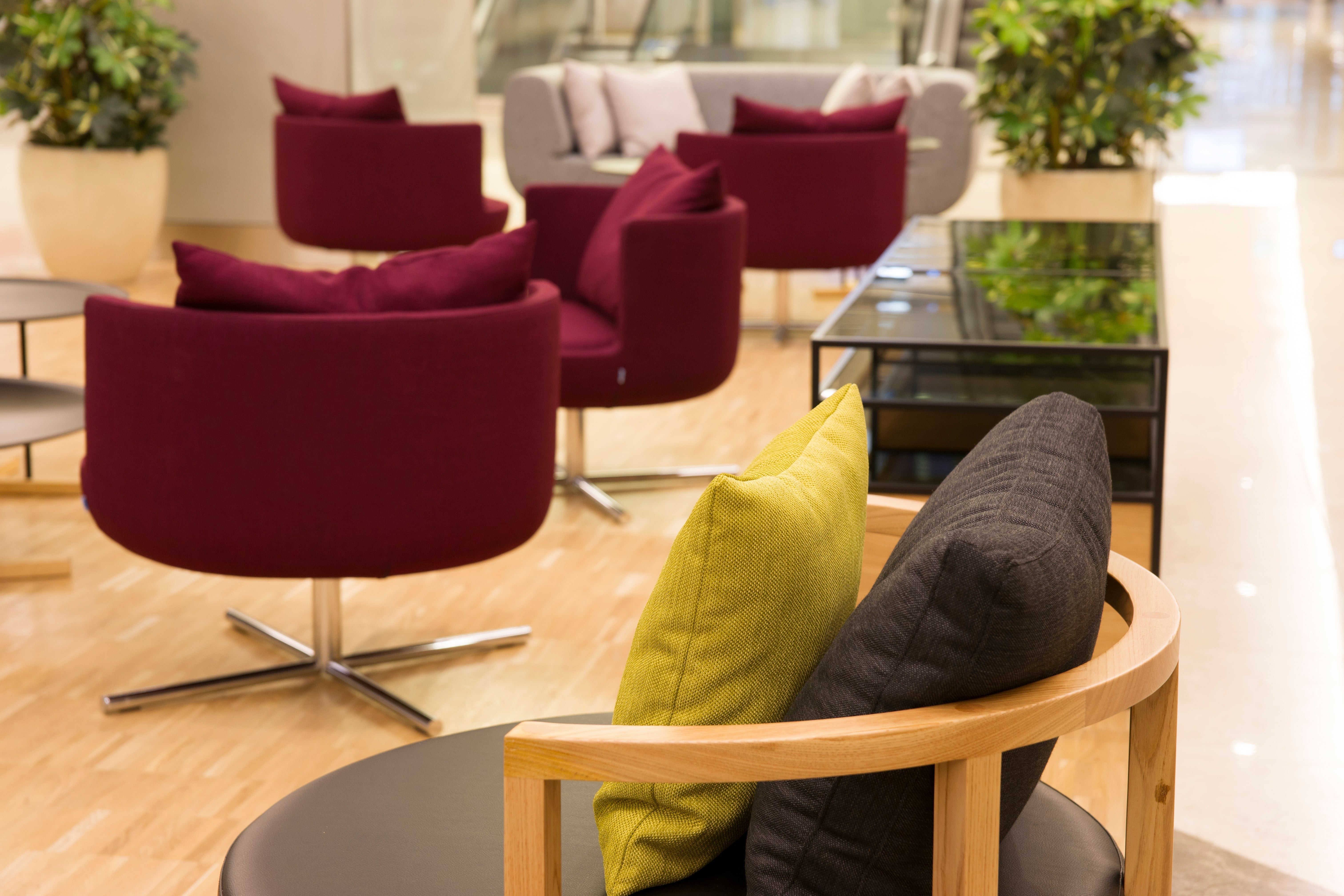 How to Choose the Perfect Office Sofa Furniture for Comfort and Style